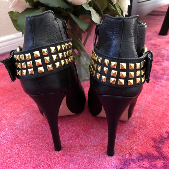 DV DOLCE VITA PEEP TOE ANKLE BOOTIES W/GOLD STUDS - Picture 3 of 3